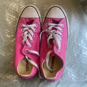 Slightly used pink converse size 7 in women size 5 in men
